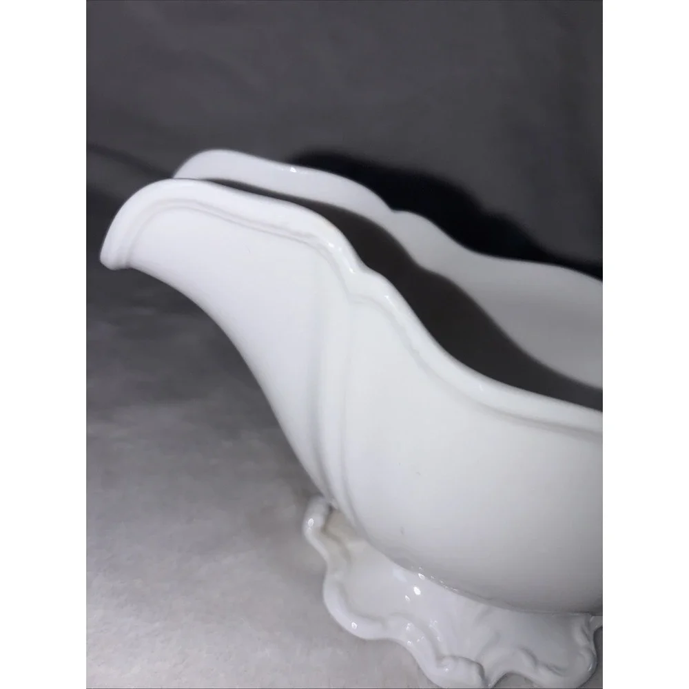 Vintage Spode bone china gravy boat Made‎ in England Savoy White Shabby Chic EVC